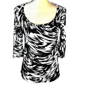 Kenneth Cole NY Women's Top B/W  Size Small Ruche Sides Scoop Neck 3/4 Sleeves